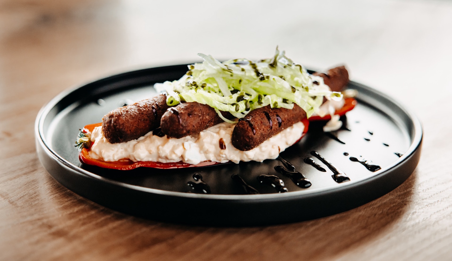 Cevapcici auf Paprika