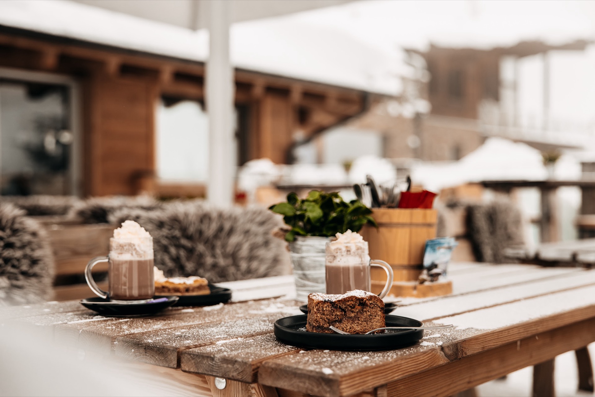 Kuchen und heiße Schokolade