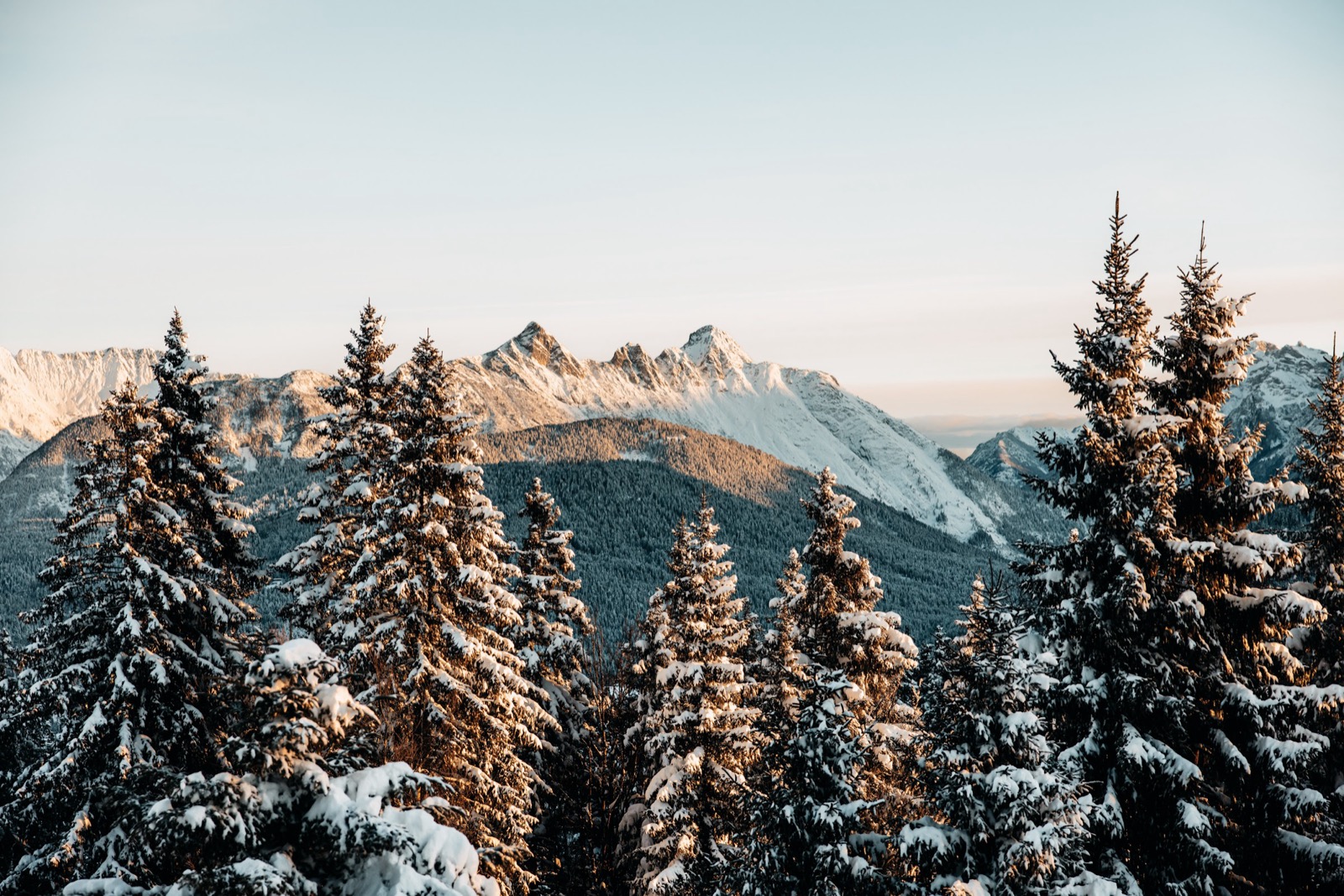 Winterpanorama der Berge bei Seefeld