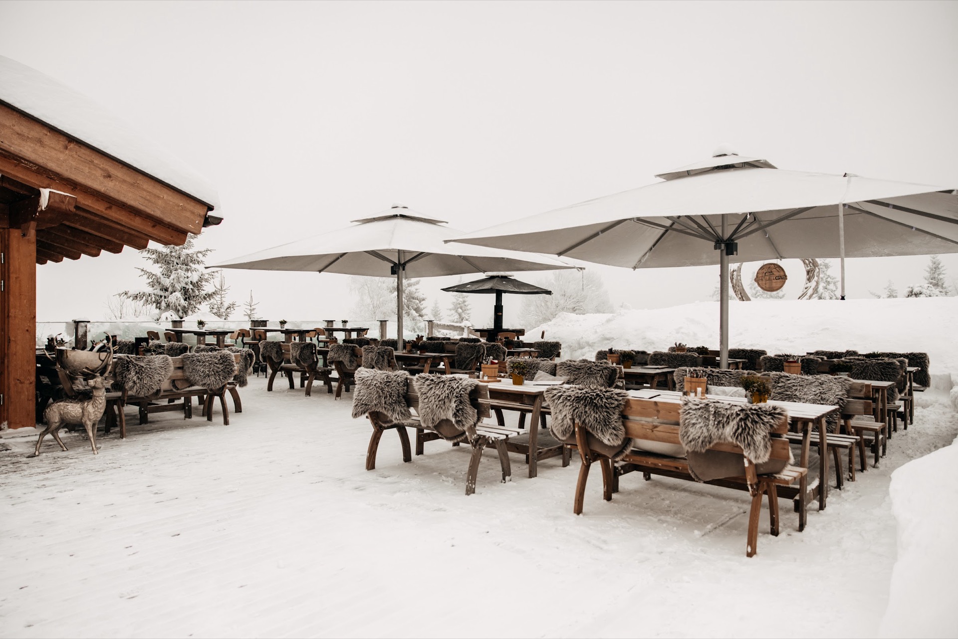 Winterterrasse mit Schirmen